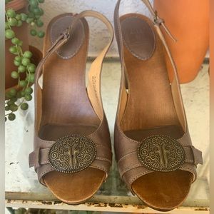 Elegant Brown Slingback Sandals